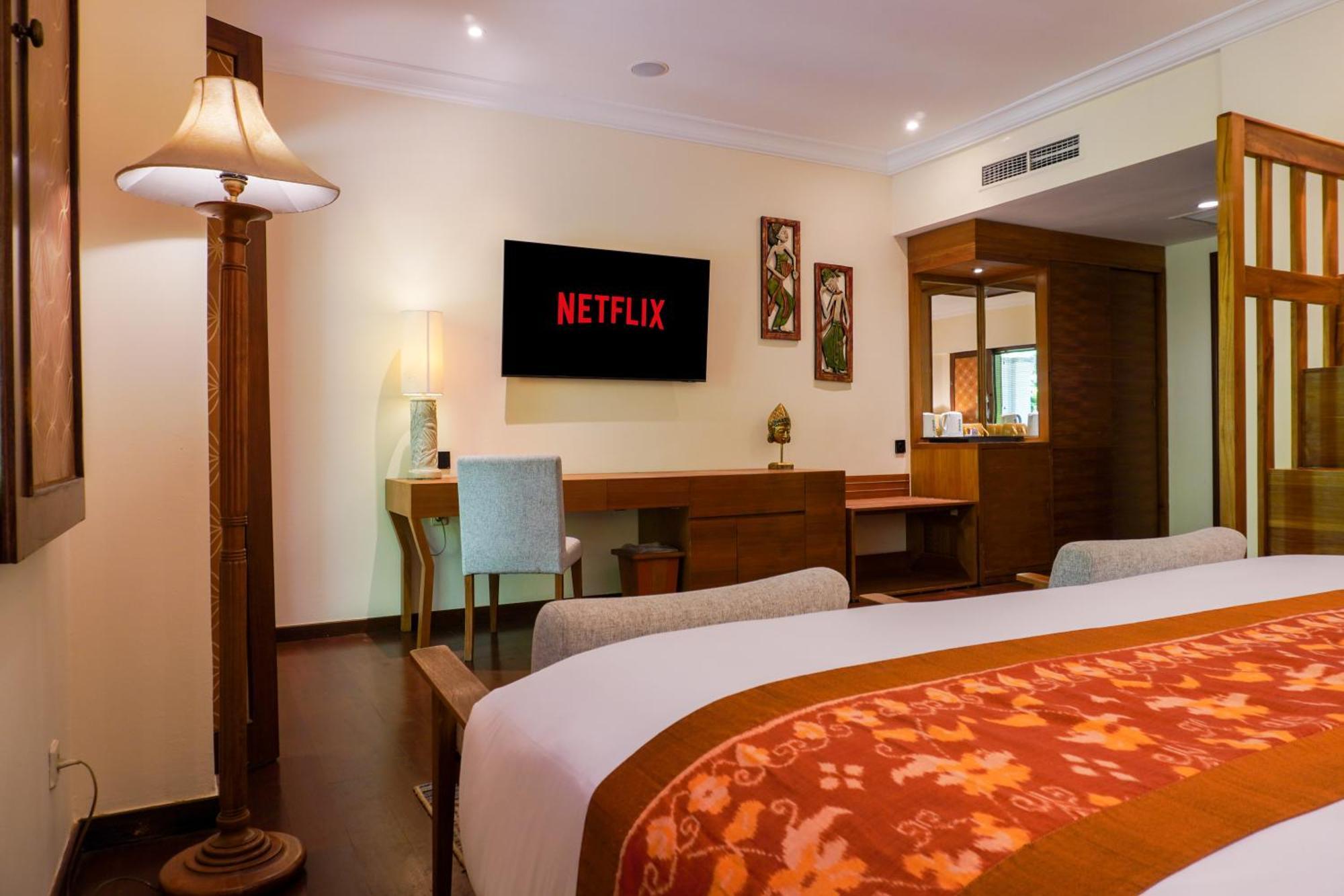 Hotel Nikko Bali Benoa Beach Νούσα Ντούα Εξωτερικό φωτογραφία Netflix in a hotel room