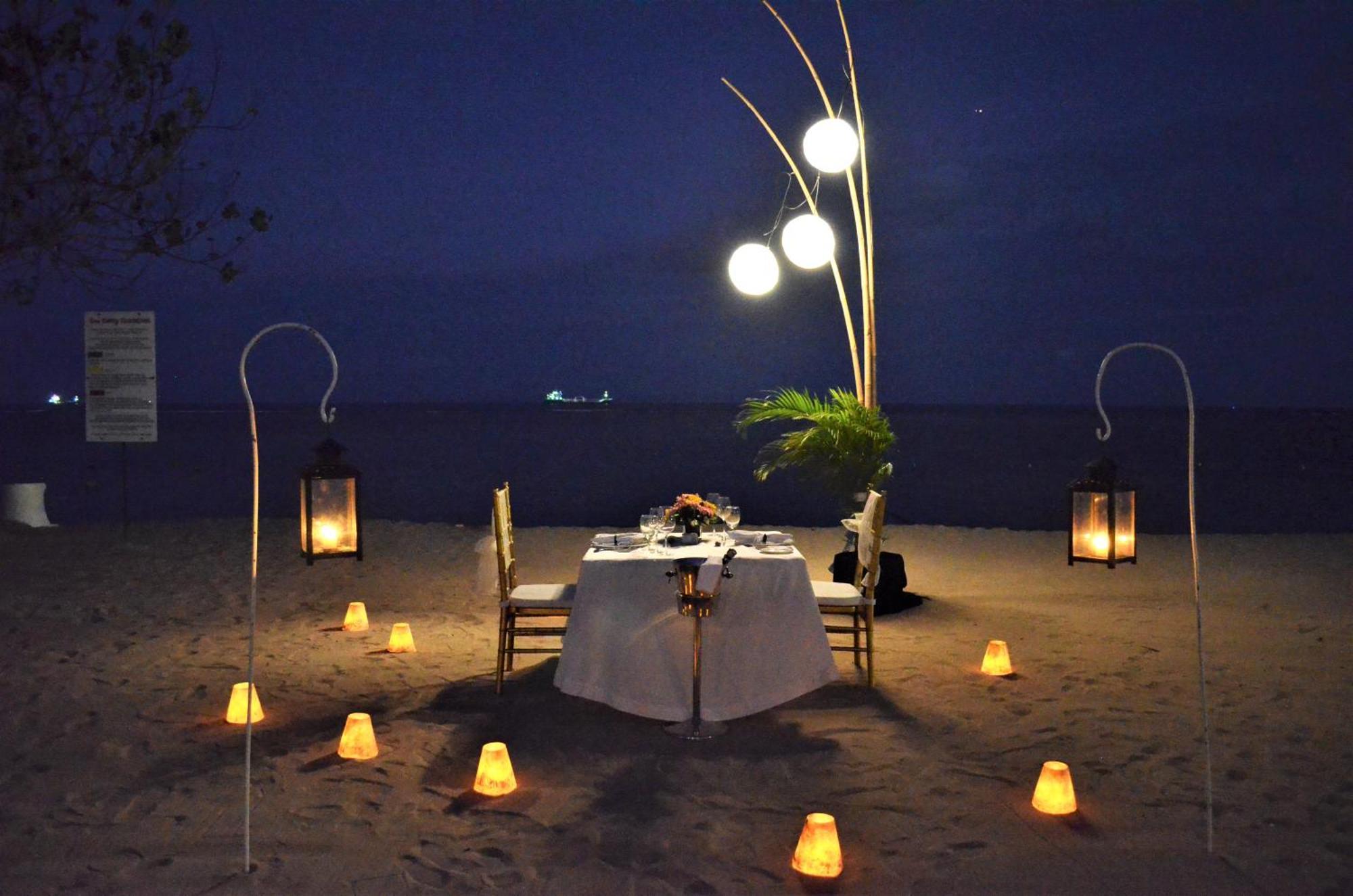 Hotel Nikko Bali Benoa Beach Νούσα Ντούα Εξωτερικό φωτογραφία A beachside dinner at the resort
