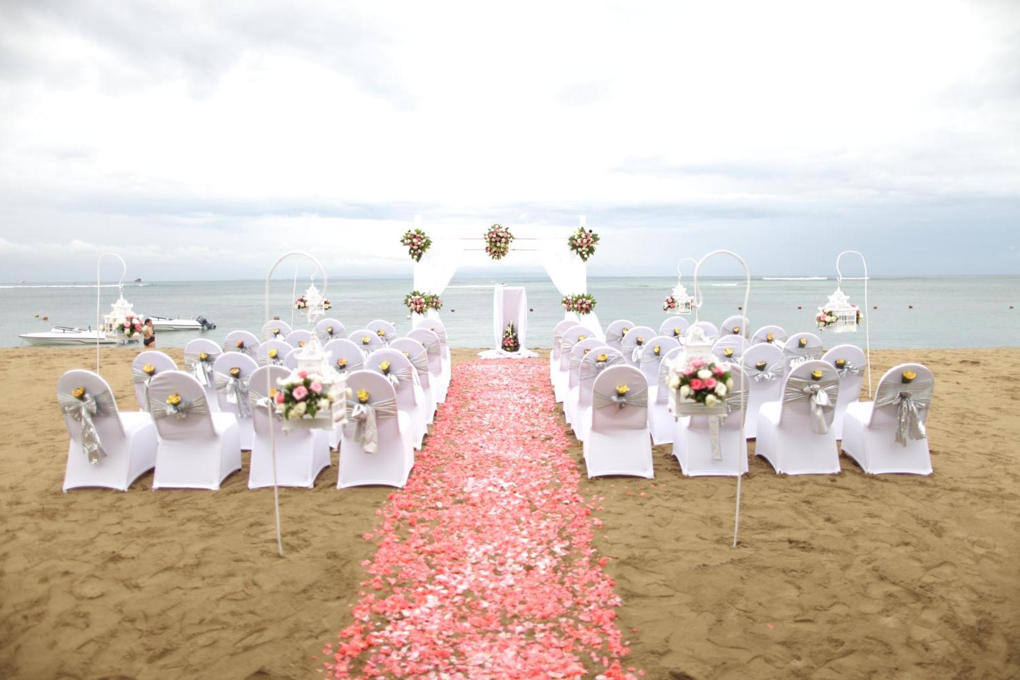 Hotel Nikko Bali Benoa Beach Νούσα Ντούα Εξωτερικό φωτογραφία A beach wedding in Pattaya, Thailand