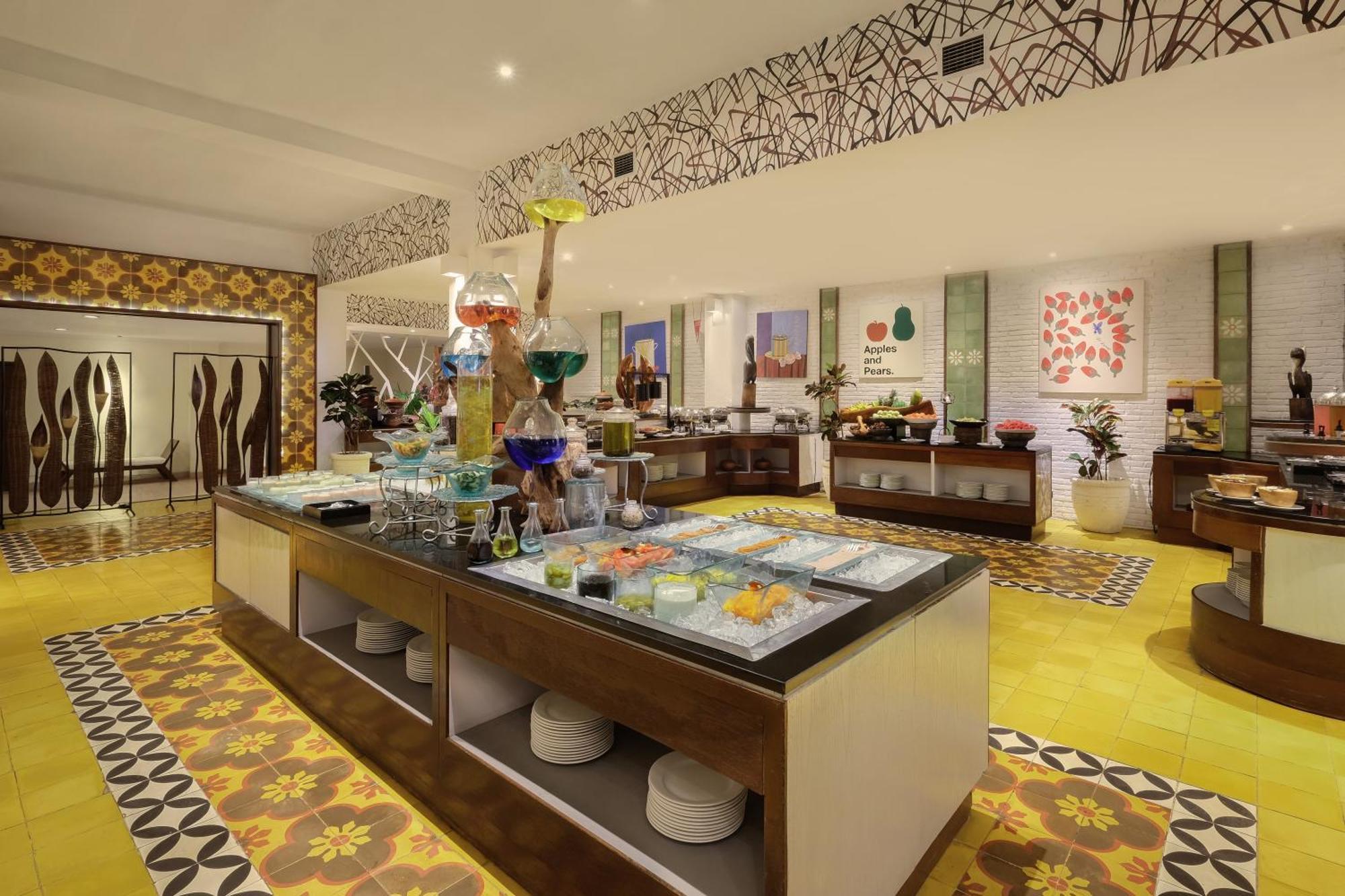 Hotel Nikko Bali Benoa Beach Νούσα Ντούα Εξωτερικό φωτογραφία The buffet at the hotel