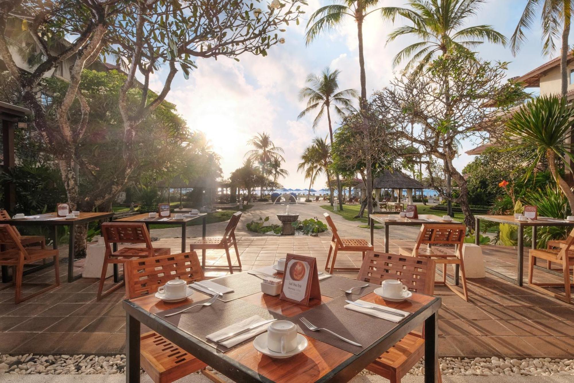 Hotel Nikko Bali Benoa Beach Νούσα Ντούα Εξωτερικό φωτογραφία The Deck